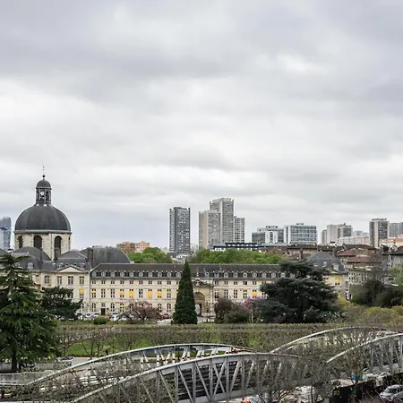 Charming In 5 With Stunning View Paris