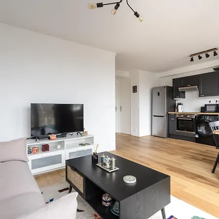 Charming In 5 With Stunning View * Paris