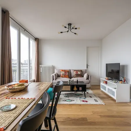 Charming In 5 With Stunning View Paris